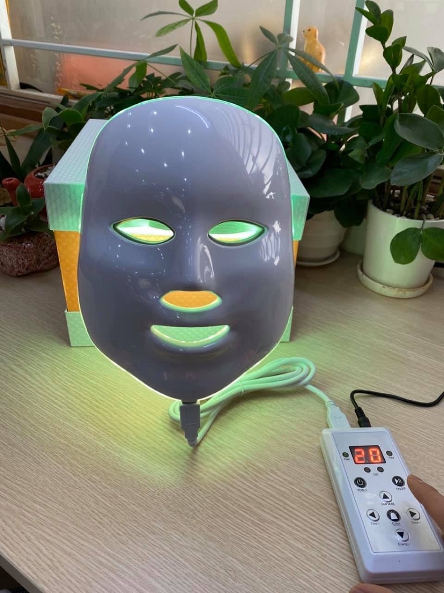 <b><i><a class='text-danger' title='mặt nạ ánh sáng' href=http://aaubeauty.com/do-dung-phu-kien-spa-47>mặt nạ ánh sáng</a></i></b> sinh học 7 màu -3