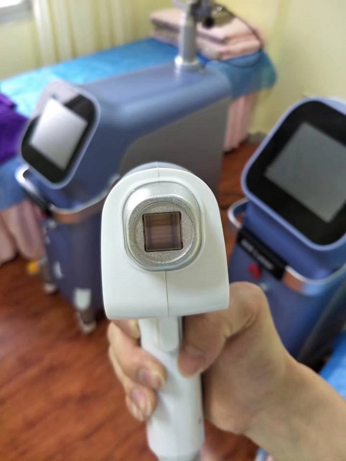 <b><i><a class='text-danger' title='máy triệt lông' href=http://aaubeauty.com/thiet-bi-tham-my-47/>máy triệt lông</a></i></b> diode laser -1